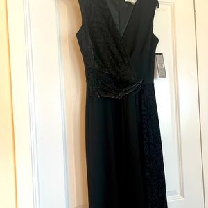TAHARI ASL Black elegant jumpsuit.